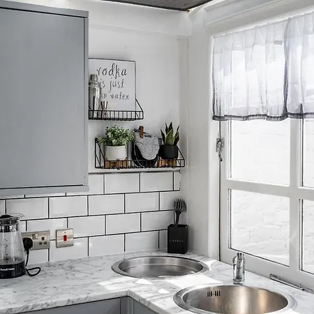 Bartley Central, Walking Distance To Feriehus