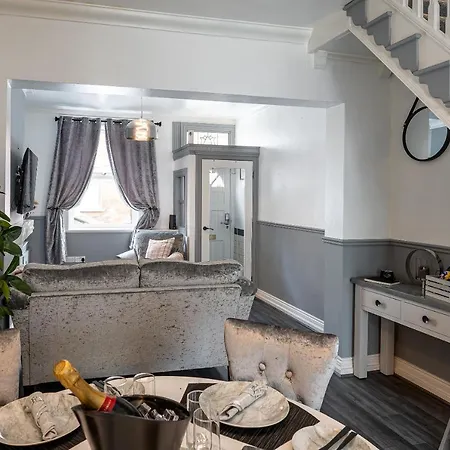 Bartley Central, Walking Distance To York